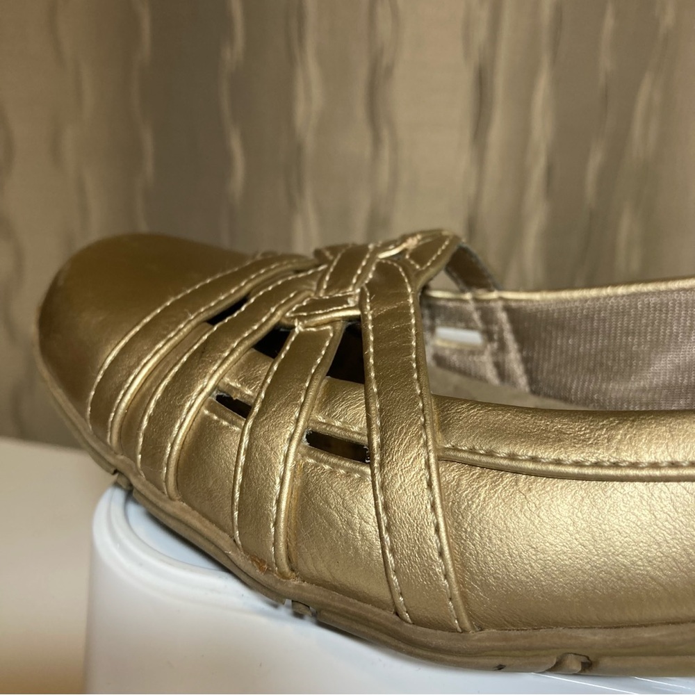 Life Stride Women's 6.5 Slip On Ballet Flats Gold Faux Leather Diverse Cut Out - Picture 12 of 14